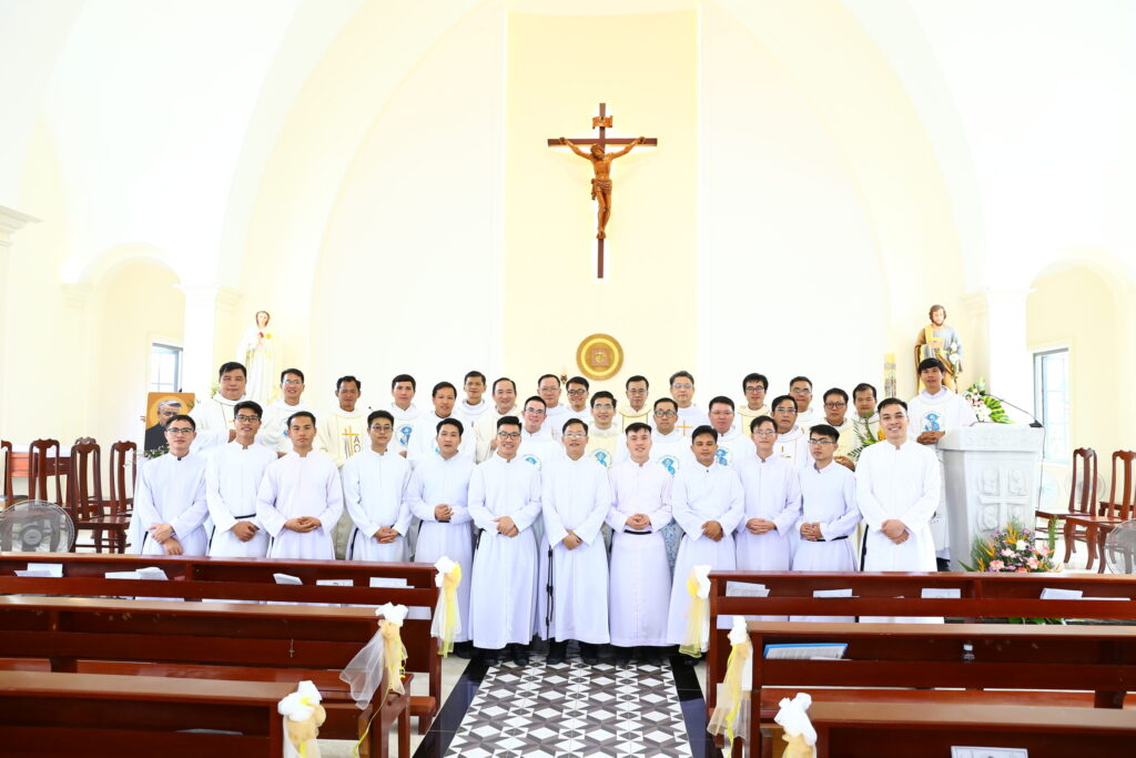 Dòng Chúa Cứu Ðộ tại Việt Nam 4 Dòng Chúa Cứu Ðộ tại Việt Nam